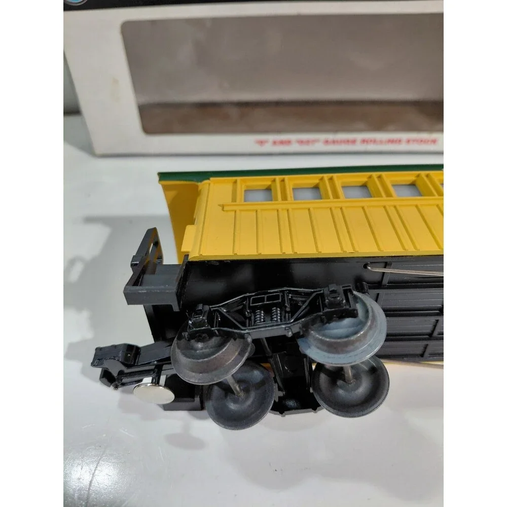Lionel 6-16011 O Gauge Model Railroad Virginia & Truckee Passenger Car w/Box